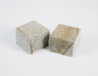 Kostka granitowa cięto-łupana szaro-ruda Strzelin (3).png