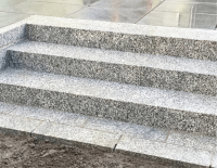 Schody granitowe - stopnie blokowe Strzegom.png