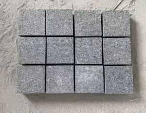 Geschnittene Granitpflastersteine dunkelgrau geflammt G654 (10x10x6)