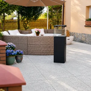 Geflammte Terrassenplatten aus Granit in Grau G703 New Bianco Cristal (60x60x2)