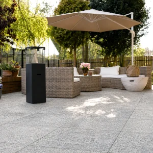 Geflammte Terrassenplatten aus Granit in Grau G703 New Bianco Cristal (60x60x2) (1)