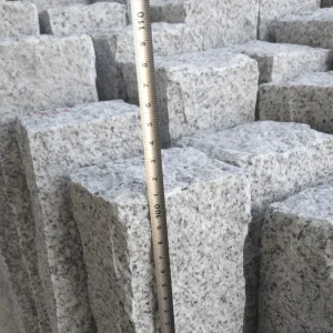 Granit-Palisade, gespalten hellgrau G703 New Bianco Cristal (10 x 10 x 100)