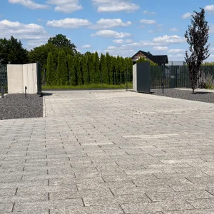 Granit-Gehwegplatte geflammt in Hellgrau STRZEGOM (40x20x10)