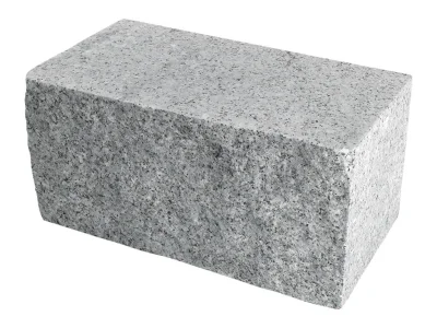 Kamien-murowy-granitowy-cieto-lupany-jasnoszary-STRZEGOM.jpg