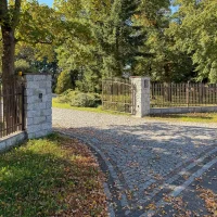 kamień murowy łupany szaro-rudy szaro-żółty gespaltener Mauerstein, grau-rot, grau-gelb Strzegom (4).webp