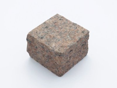 Kostka granitowa cięto-łupana płomieniowana czerwona VANGA.jpg