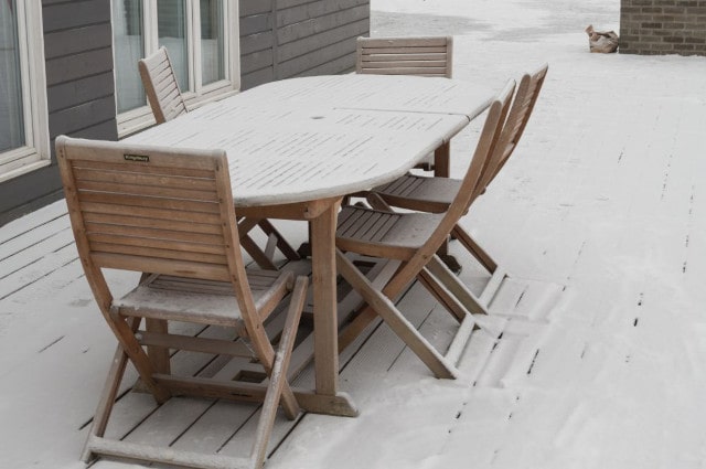 Wie bereitet man eine Terrasse auf den Winter vor?