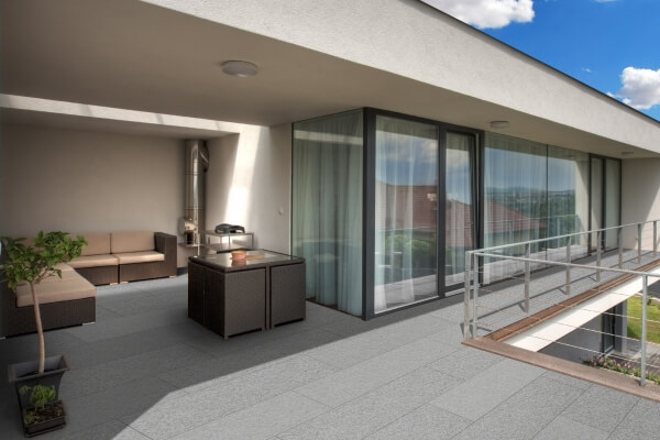 Granit-Terrassenplatten – ein Trend in der zeitgenössischen Architektur